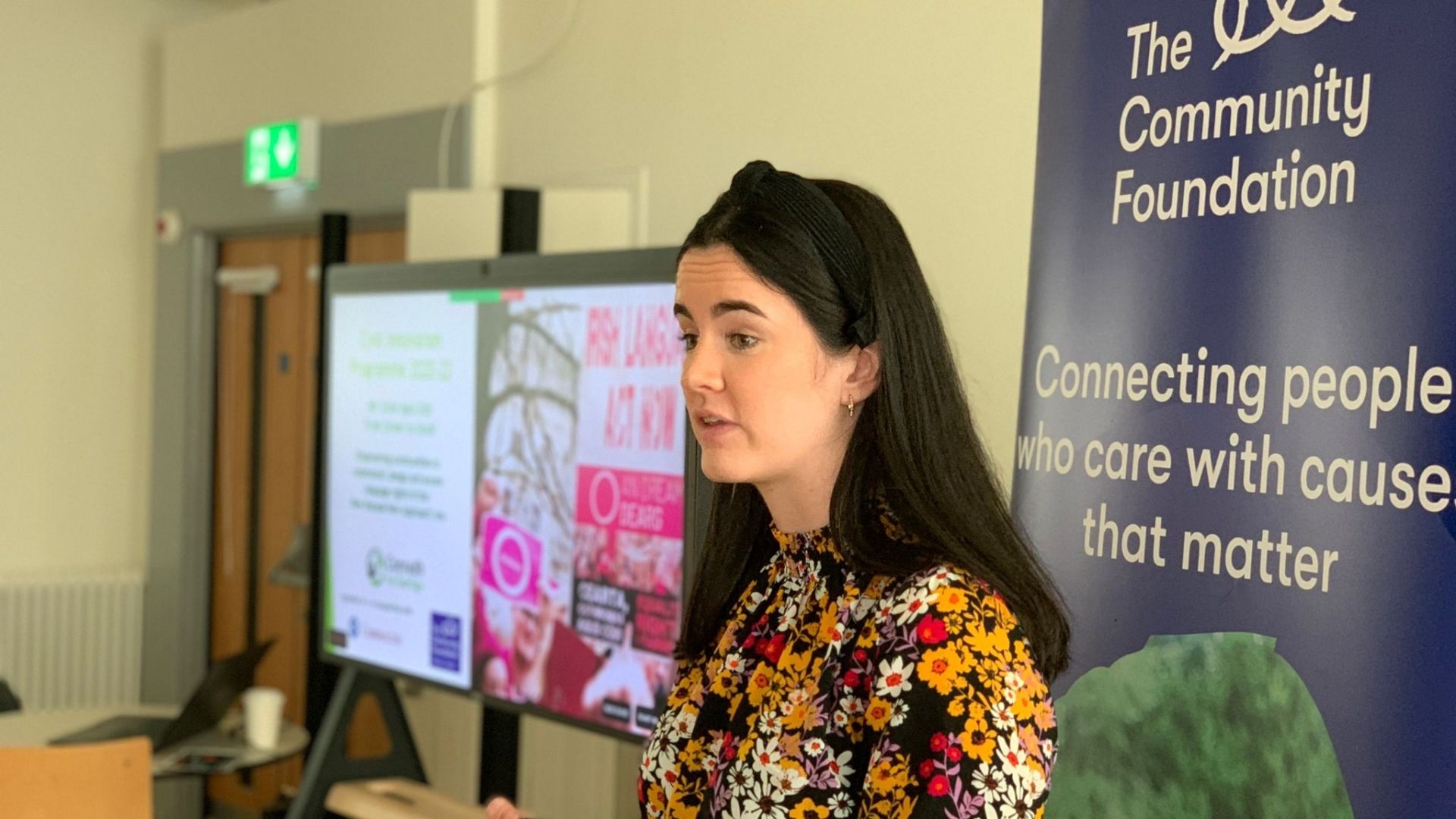 Idir sráid agus stát: From Street to State